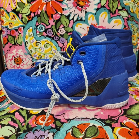 Mens Under Armour basketball shoes size 11.5 - Picture 2 of 6